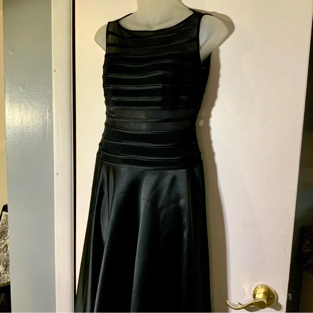 Black Sleeveless Taffeta Long Gown Dress Sz 6 Peekaboo bodice - Picture 3 of 15